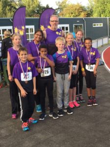 Het Trackstars-estafetteteam op de clubkampioenschappen Het Trackstars-estafetteteam op de clubkampioenschappen