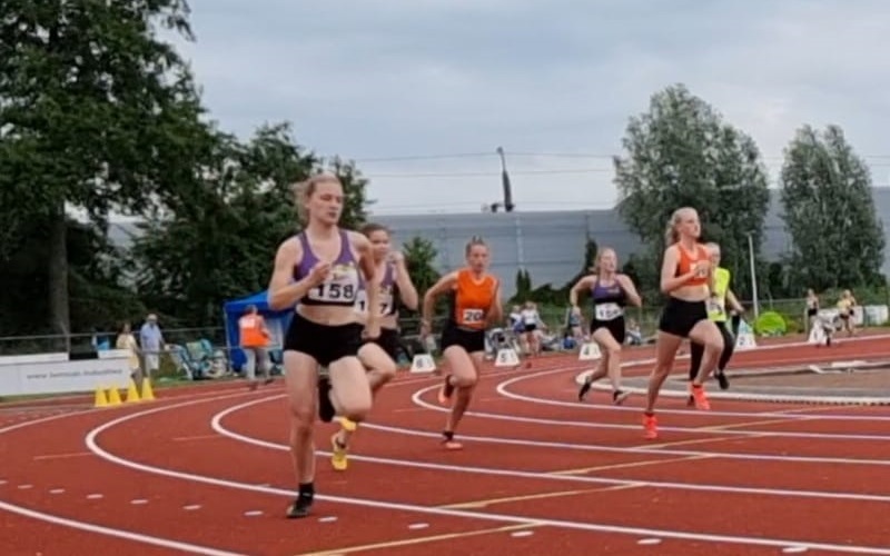 150m met Tess, Caitlyn en Danysha